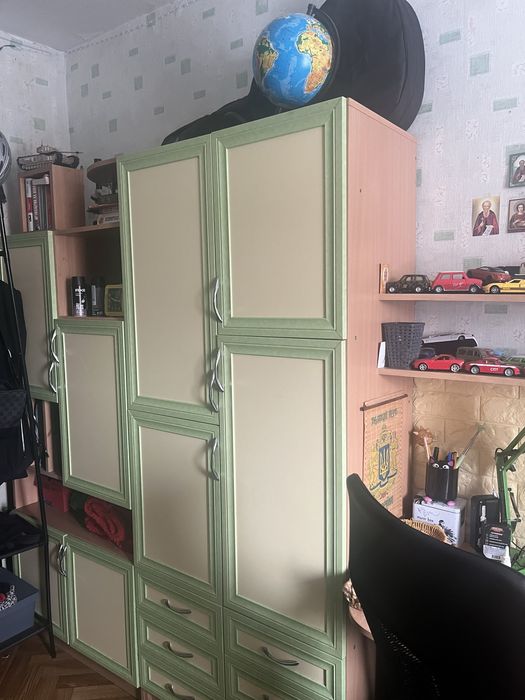 Набір меблів, стінка зі шкафом і компютерним столом