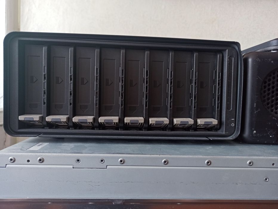 Drobo b800i ISCSI СХД NAS Мережеве сховище Сетевое хранилище