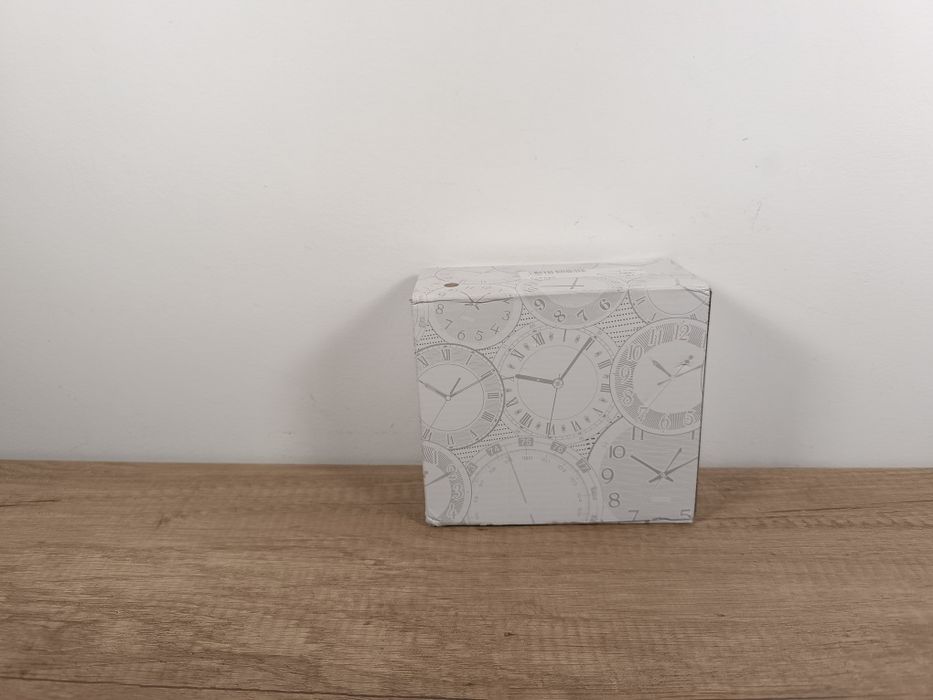 budzik świecący w ciemności