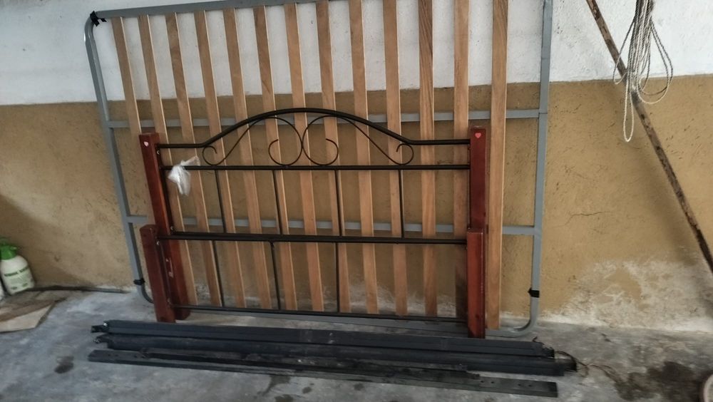Cama com estrado