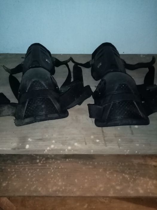 Equipamento btt/dh colete e joelheiras