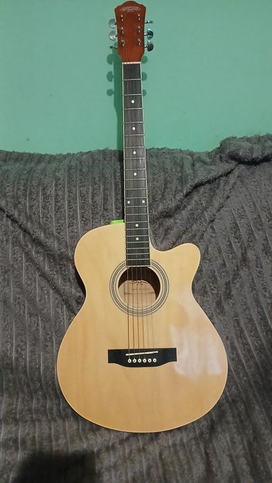 шестиструна акустика