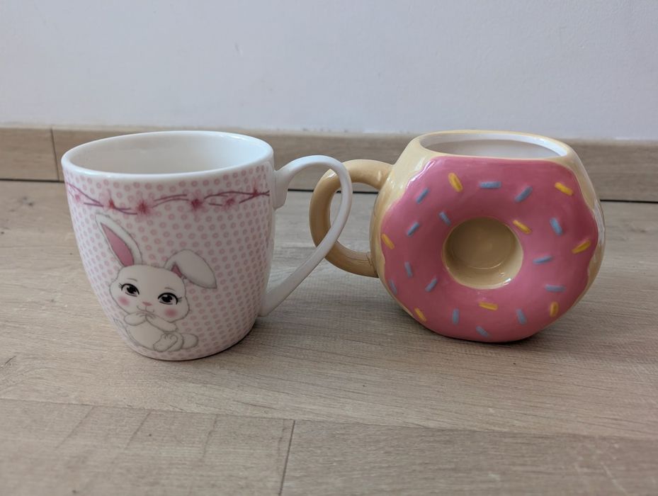 Oddam dwa kubki króliczek i donut