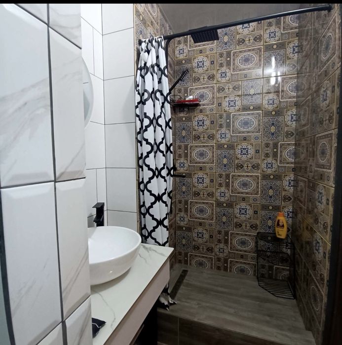 В тихому центрі погодинно або подобово здам двокімнатну квартиру