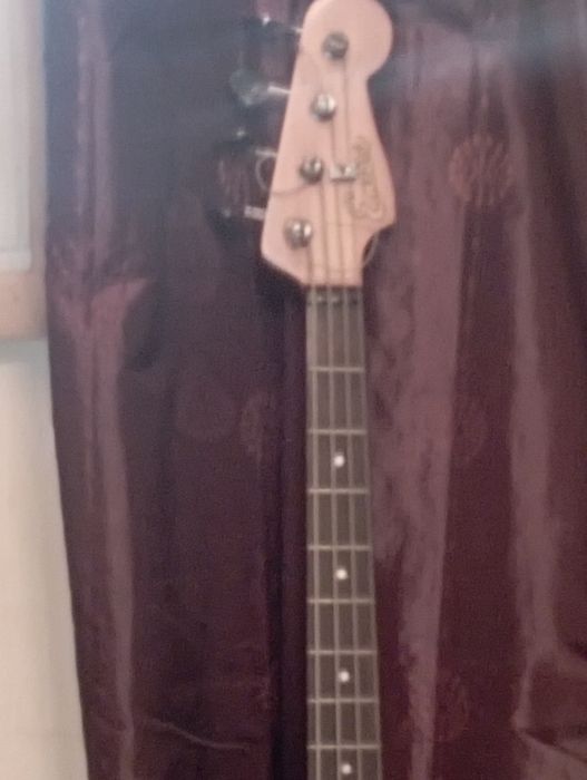 Baixo em boas condições