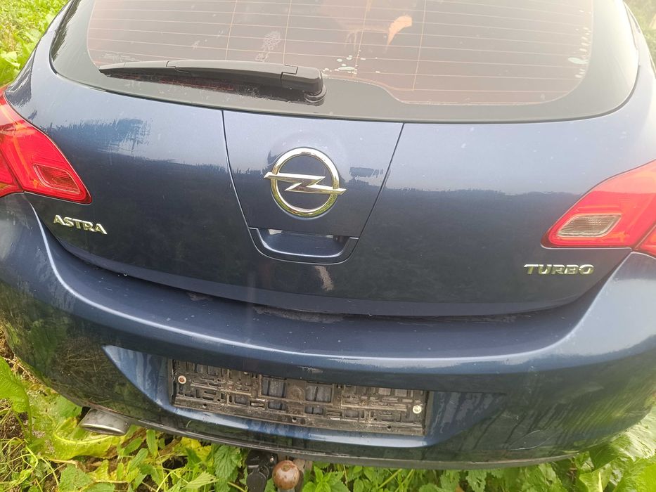 Opel Astra j hatchback klapa tył Z22A