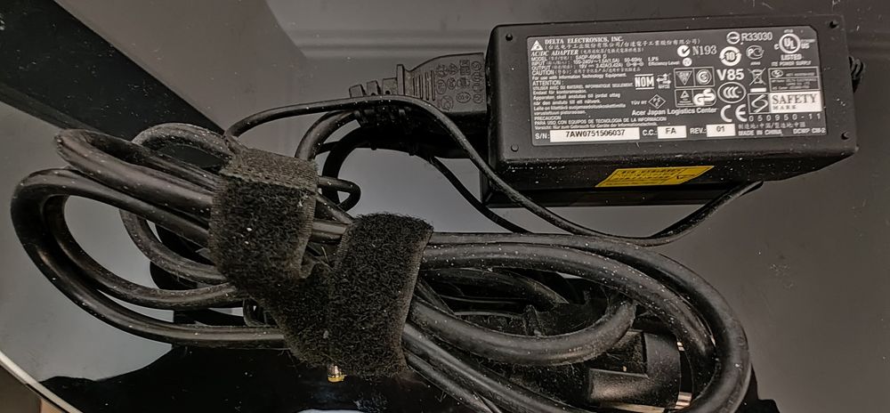 Acer Portable Laptop Adapter 19V 3.42A64584392410369120