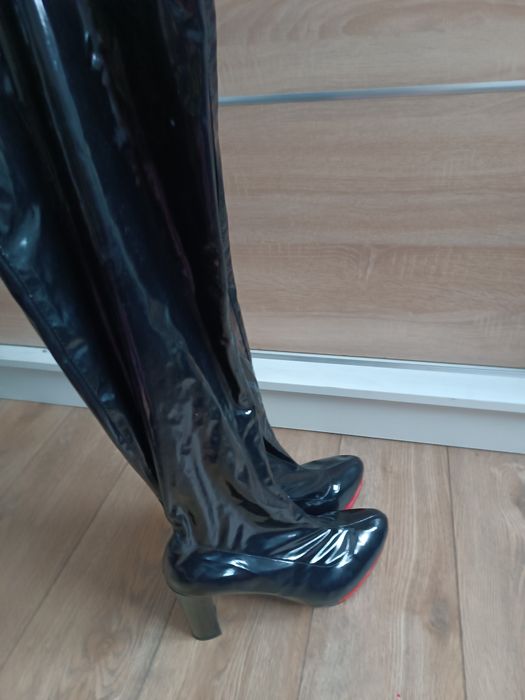 Czarne lakierowane kozaki na obcasie rozmiar 47