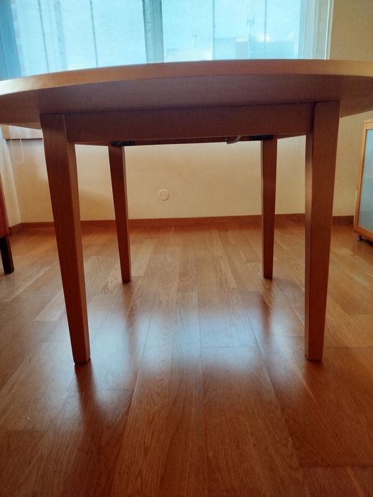 Mesa e 4 cadeiras em madeira de Faia