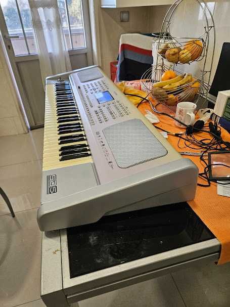 Teclado Ketron SD5 com porta usb e dis hd