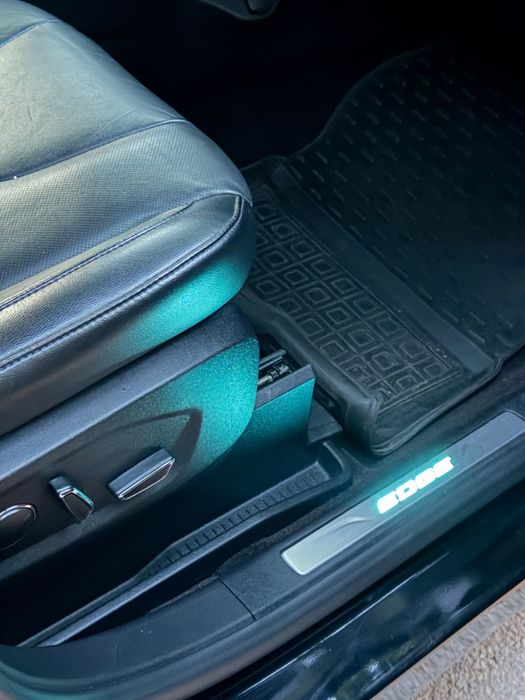 Автомобіль Ford Edge