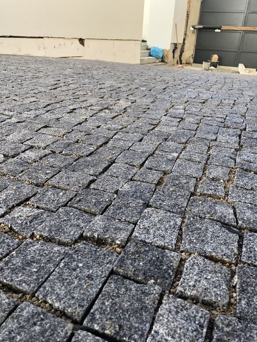 Calceteiro/ Pavimentos/ Remodelações/Calçada portuguesa /Pavê/ Jardim