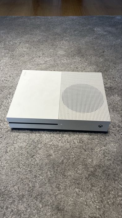 XBOX ONE S + 2 Pady