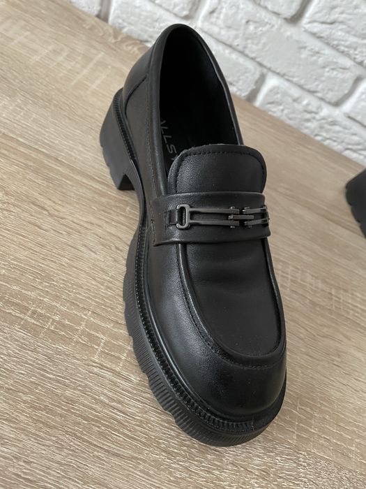 Шкіряні лофери 38 розмір