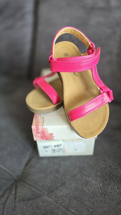 Sandałki różowe nowe