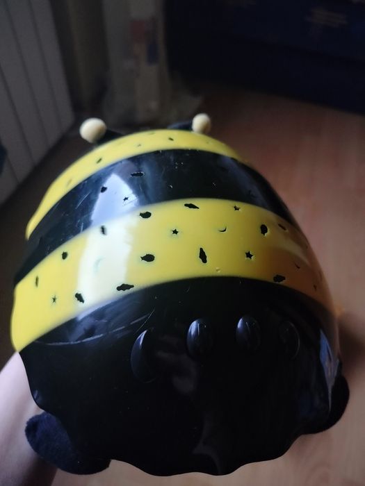 Lampka nocna  z projektorem pszczoła