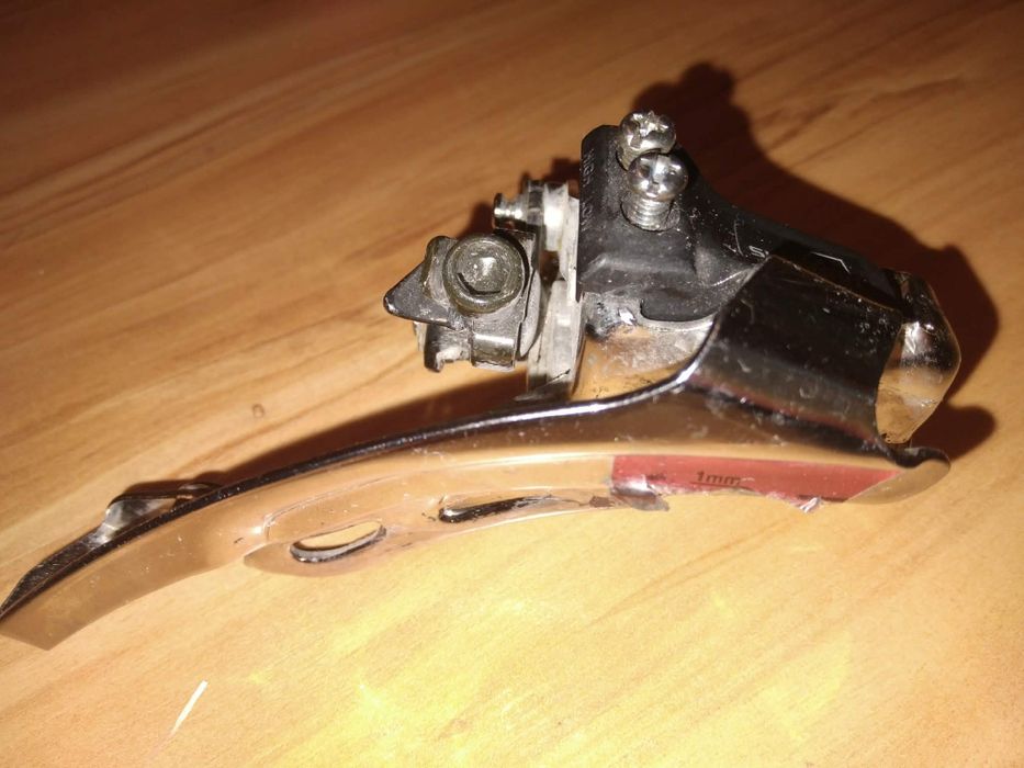Przednia przerzutka Shimano.