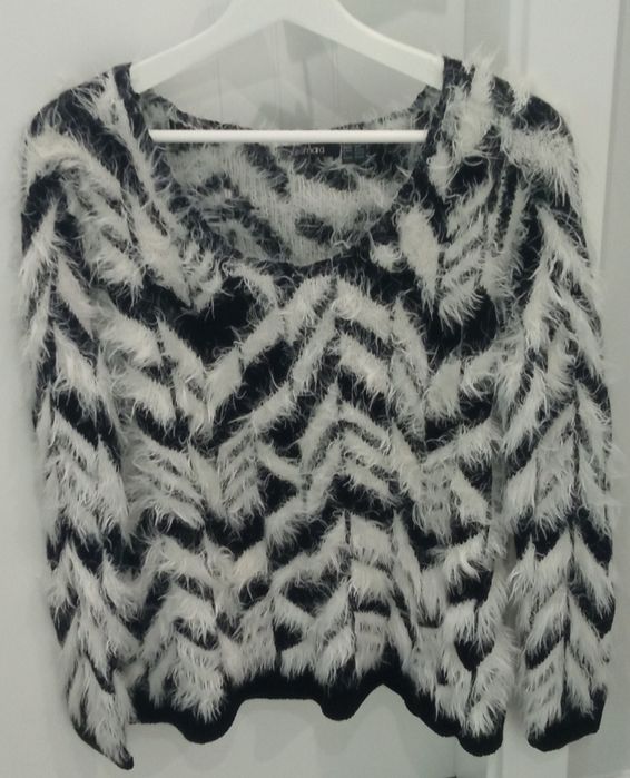 Camisola muito quentinha e peludinha (branco e preto) - tamanho M/L