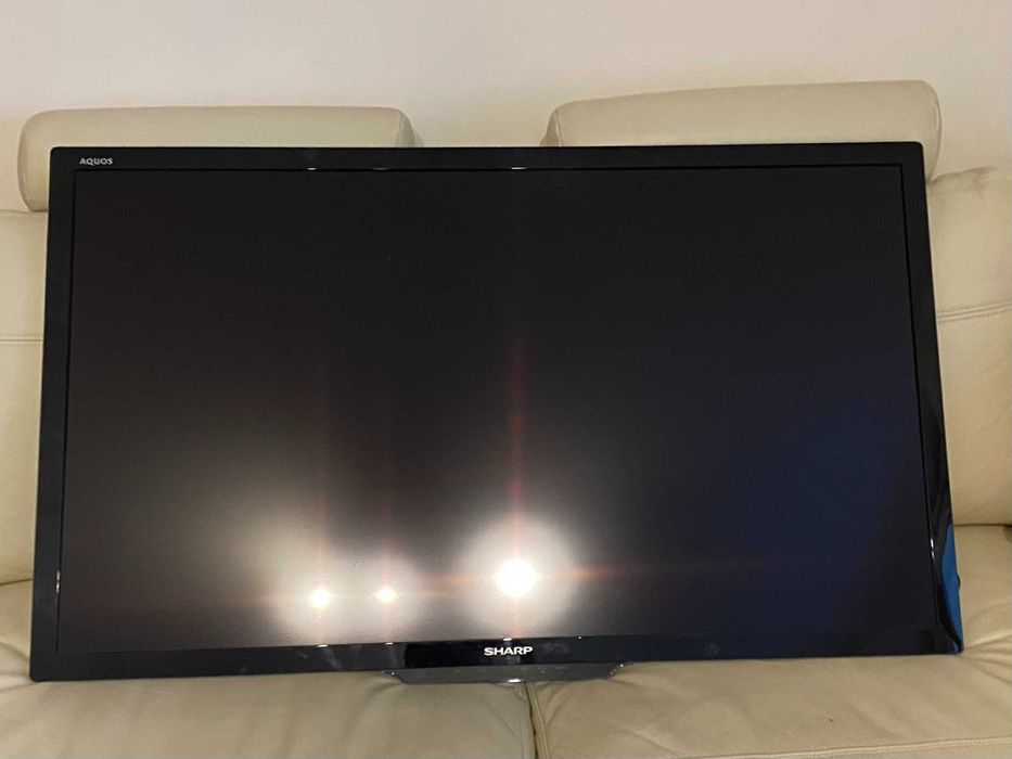 Telewizor 46 cali SHARP LC-46LE730E + pilot - uszkodzony