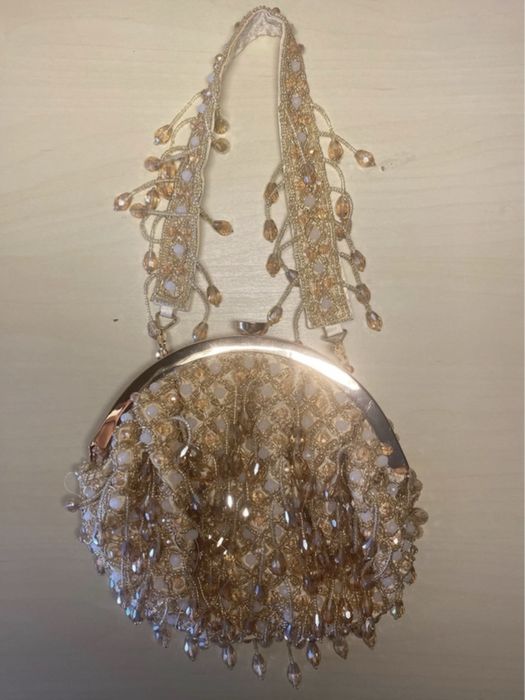 Bolsa indiana feita à mão em dourado com lantejoulas