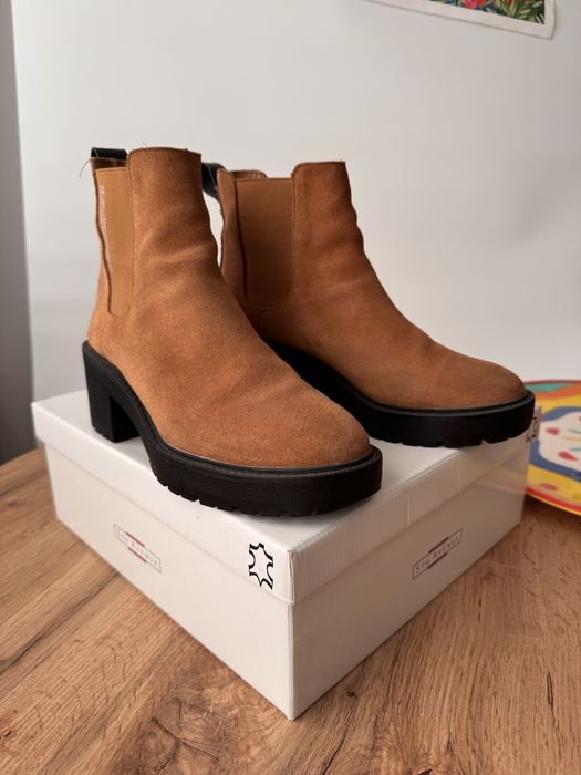 Zamszowe botki Strafivarius