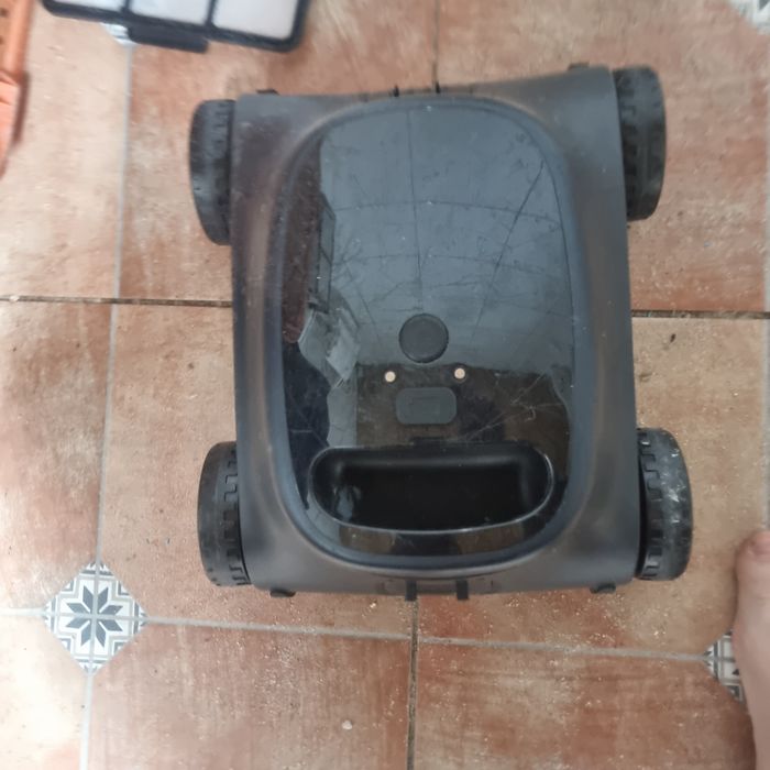 Robo limpeza piscina