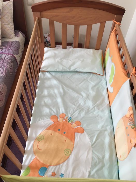 Berço com tudo o que esta na fotografia incluido