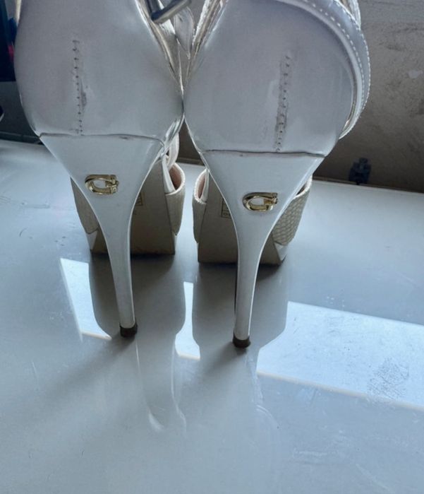 Sandalias Guess como novas