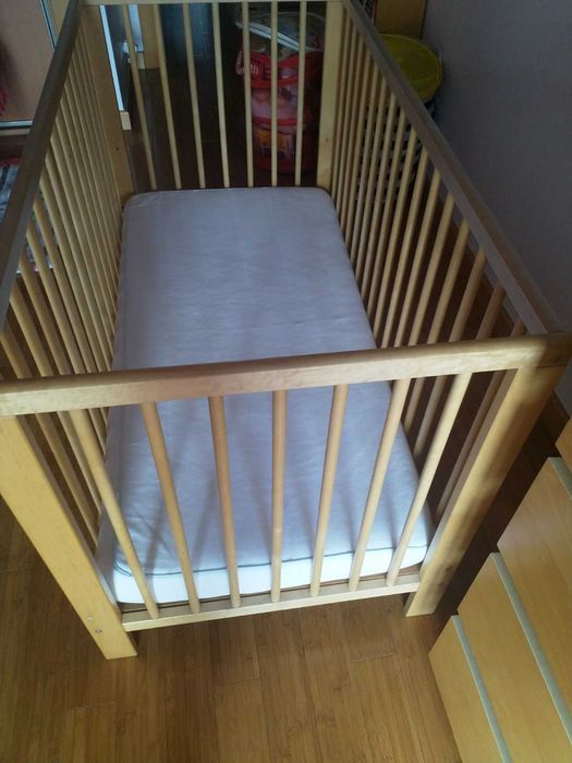 Selling crib with mattress 60x120