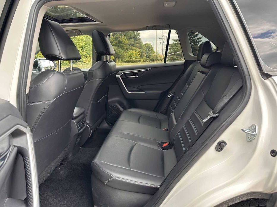 Toyota RAV4  XLE Premium      2022