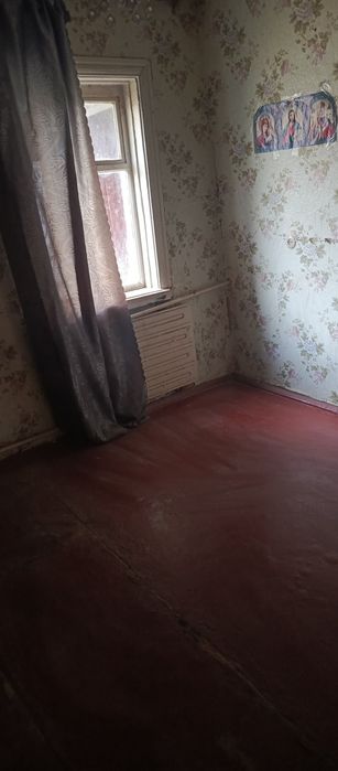 Продається пів будинку.