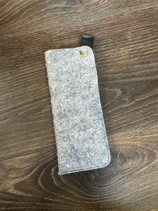 Szare etui  na okulary