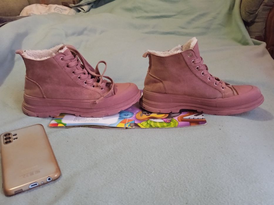 Продам замшевые женские сапожки в хорошем состоянии