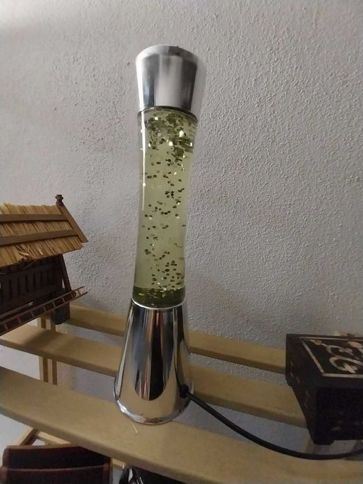 Lindas peças de loiça e bibelôs