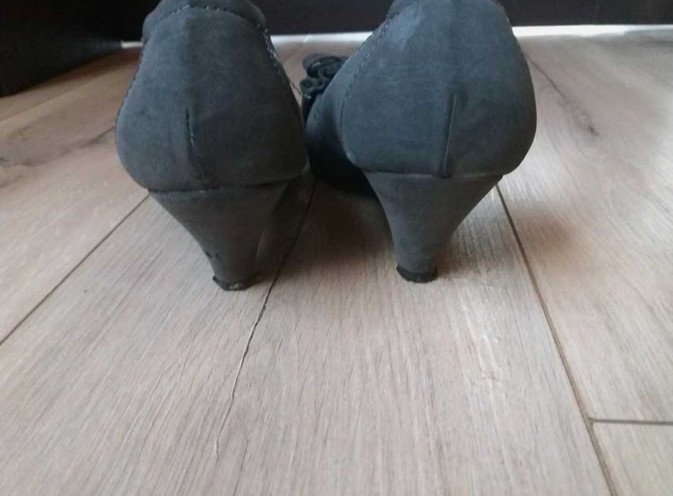Buty na niskimi obcasie