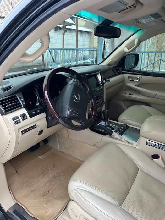 Продам Lexus LX 570 (2011) стан відмінний