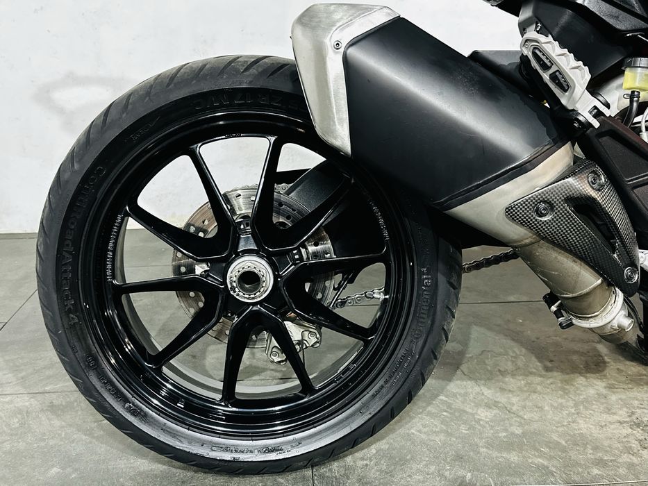 Ducati Hyperstrada 820 ABS мото з європи (8300$)