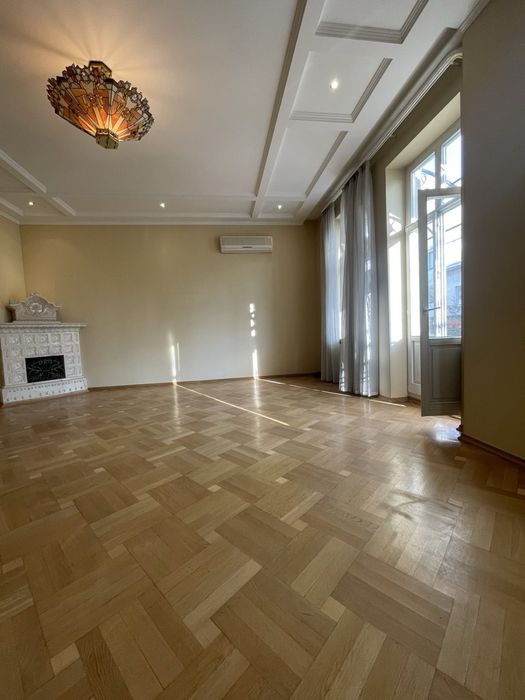 Продаж квартири в австрійському будинку франківський р-н