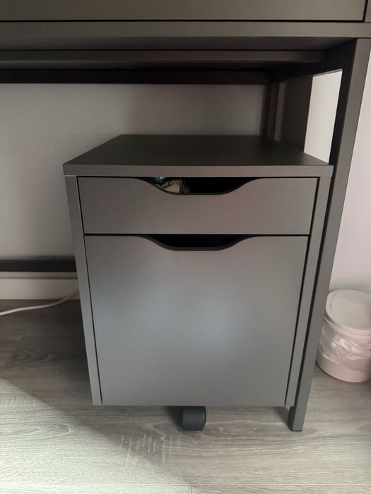 Bloco gavetas cinzento