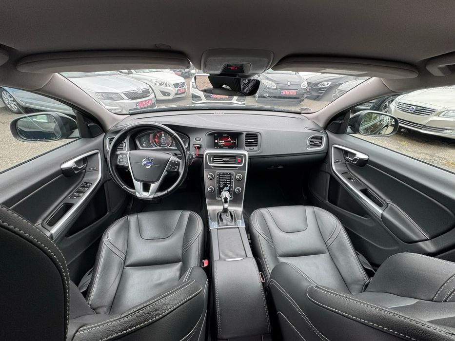VOLVO V60 RESTYLING D4 2.0 Diesel 190 к.с. 8-ст. автомат