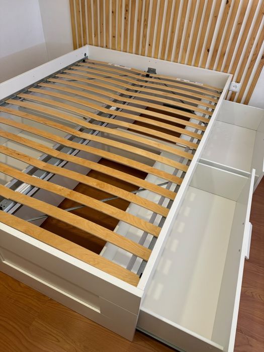 Cama Brimnes ikea 140x200 em otimo estado
