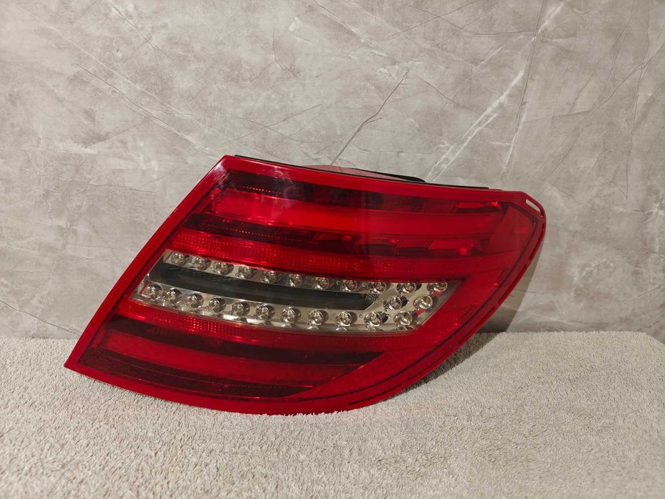 Lampa Prawy Tył Mercedes Klasa C W204 Sedan EUROPA