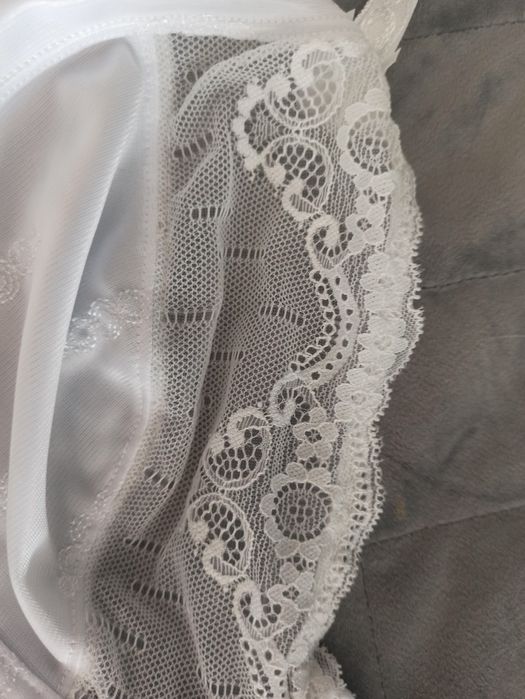 Stanik z koronką biały C 75