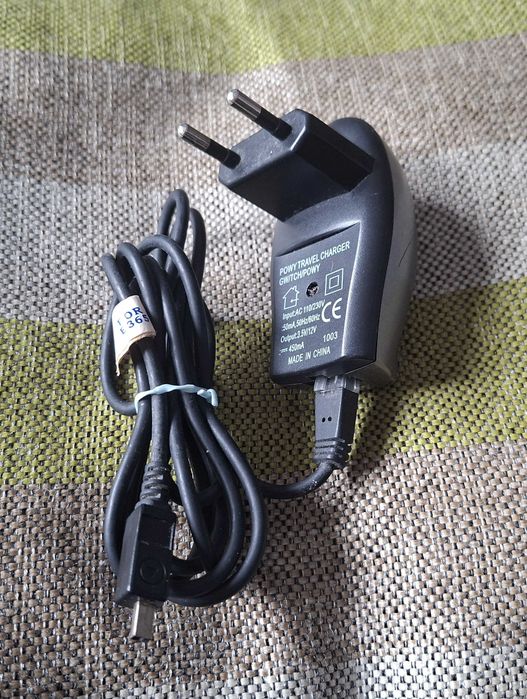 Carregador antigo Powy Travel GW/TCH para telemóvel