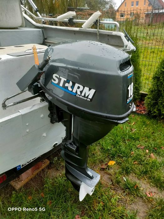 Łódź kabinowa z silnikiem i przyczepą