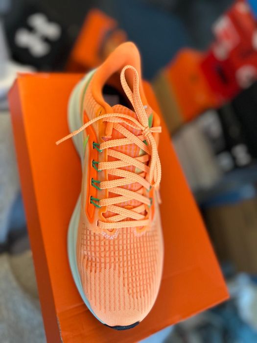 Продам кроссовки Nike, размер 40