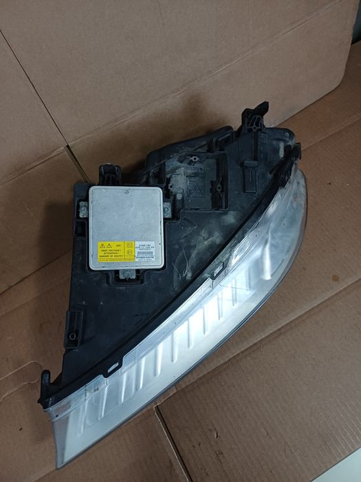 Lampa przednia prawa volvo V-70  2007r