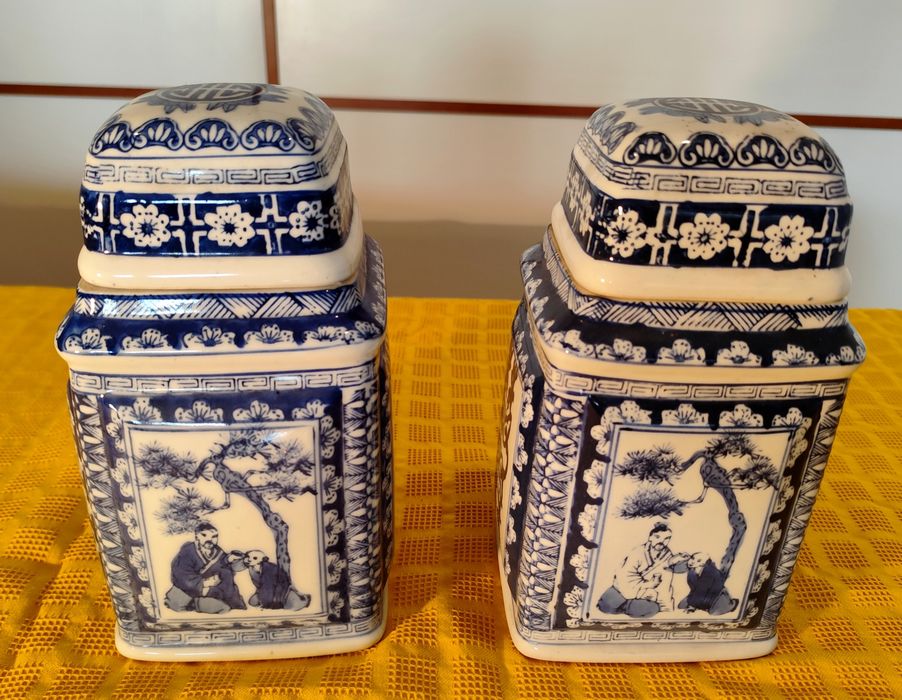 Par de Potes em Porcelana. Artesanato chinês.