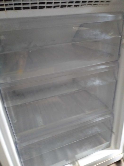 Części i akcesoria  do  do lodówki whirlpool.