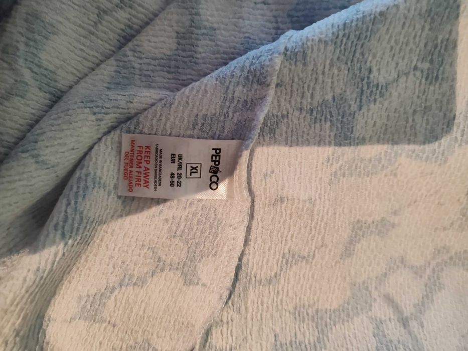 Niebieska śliczna sukienka Pep&Co ok 48/50 poliester/elastan kwiaty
